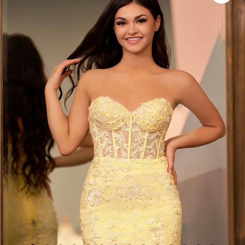 Elegant Yellow Lace Strapless Dress